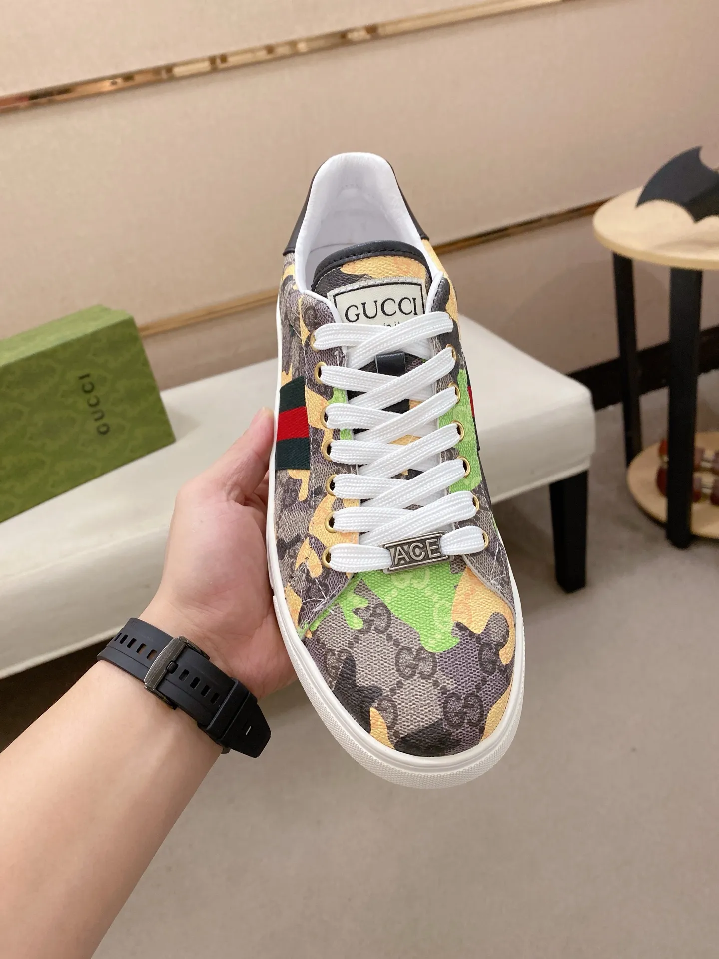 Factory price: 480💰 (GUCCI) The latest model from the official website 🎁🎁Casual and fashionable men's shoes👟, hot style 💥The version is simple and elegant, exclusive for trendy men. Unique official website latest brand elements 👑Gucci original decoration, fashionable and generous, the fabric is original cowhide ✅sheepskin lining, the official website specifies wear-resistant casual outsole, the classic model is taken in kind at the counter🎬38-44 (45 is not returned or exchanged)